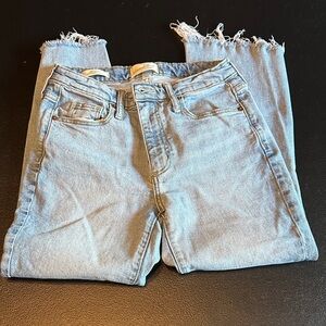 Universal Thread Light Blue Cropped Jeans